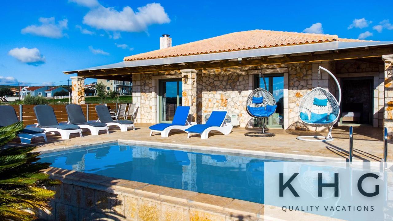 Leo's Stone Made Villa! Villa